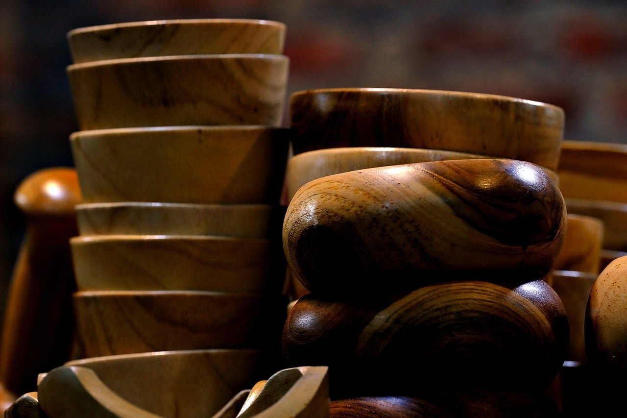 Read more about the article The Final Touch: Masterful Wood Finishing for MDF Mementos